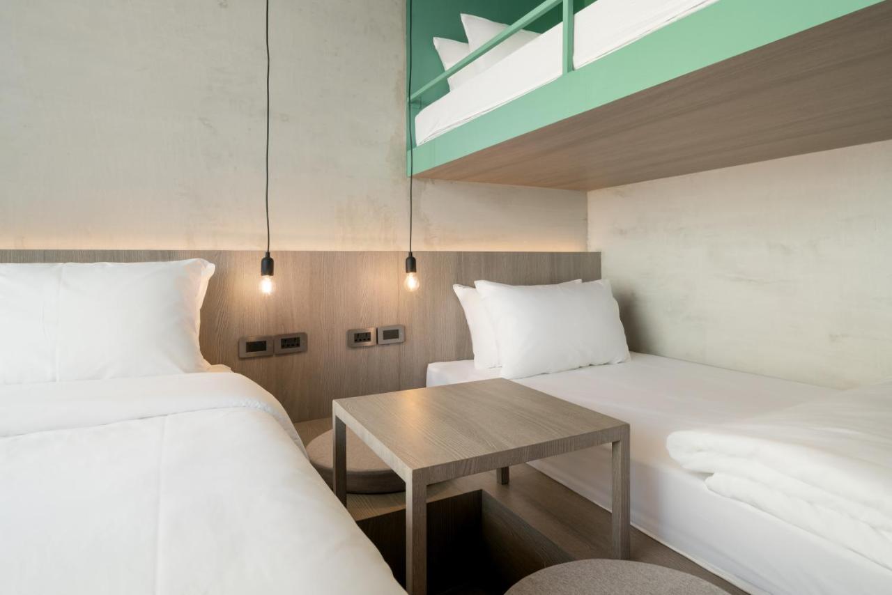 Speck Bangkok Hostel Exterior photo