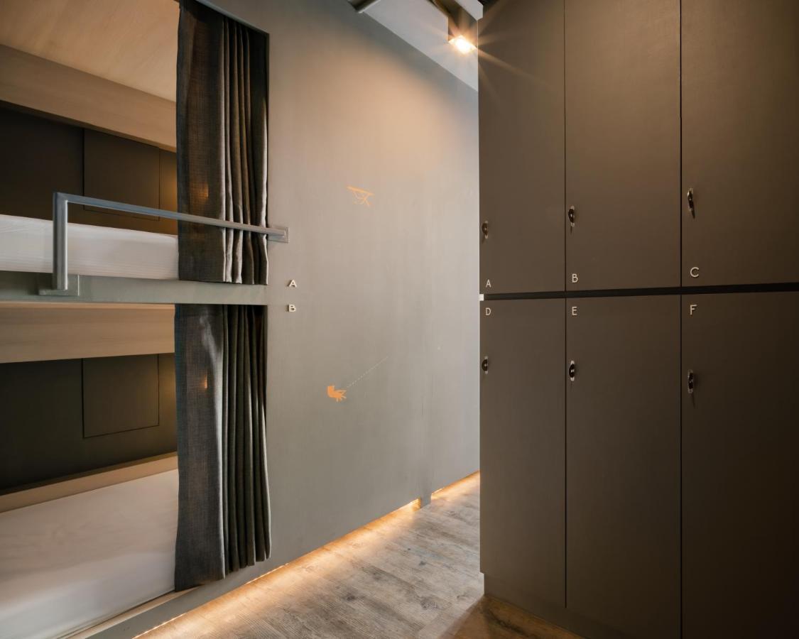 Speck Bangkok Hostel Exterior photo