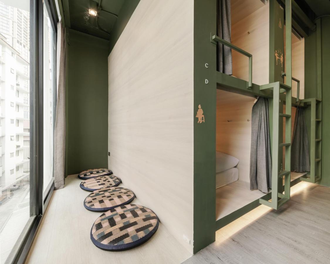 Speck Bangkok Hostel Exterior photo